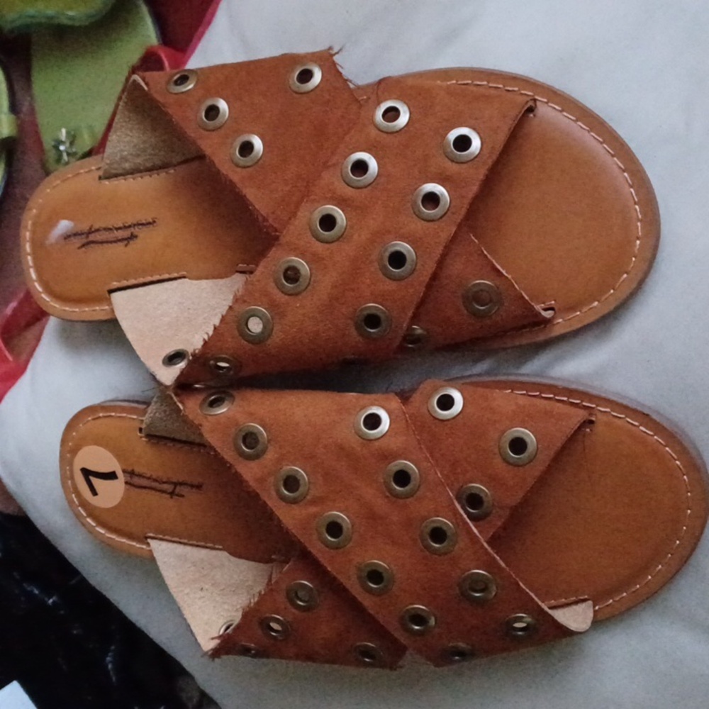 ☀️ American Eagle Outfitters Flat Sandals!